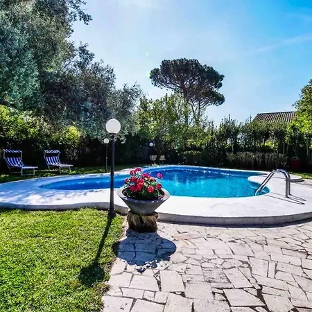 Con Piscina Privata *