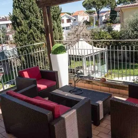 Con Piscina Privata آنسيو